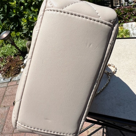 Badgley Mischka  NWT Taupe Vegan Leather Clutch Pearl Handle Purse (P002) - Picture 9 of 9